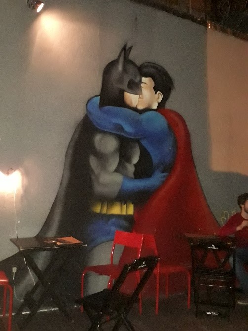 Batman e Super Homem Beijando